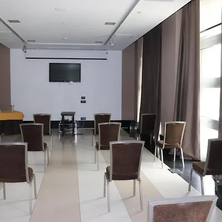 普林西皮公园、会议及温泉酒店 4*